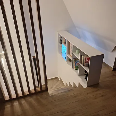 Lenka Duplex Hill アパート