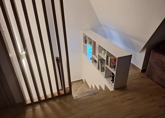 Lenka Duplex Hill アパート